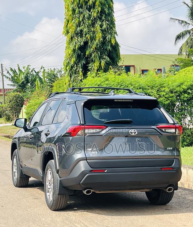 Toyota RAV4 XLE AWD 2023 Gray