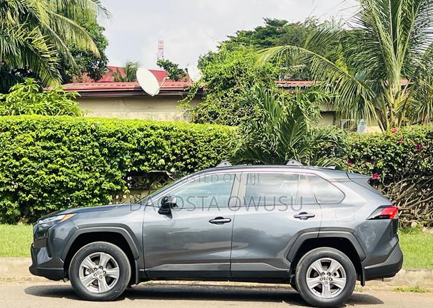 Toyota RAV4 XLE AWD 2023 Gray