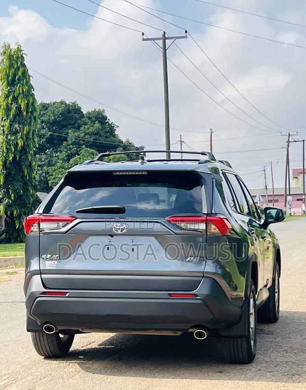 Toyota RAV4 XLE AWD 2023 Gray
