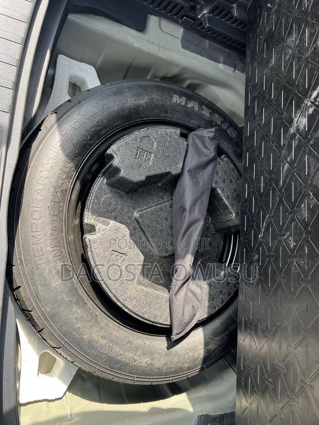 Toyota RAV4 XLE AWD 2023 Gray