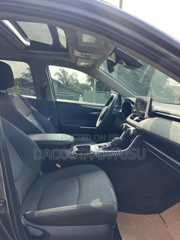 Toyota RAV4 XLE AWD 2023 Gray