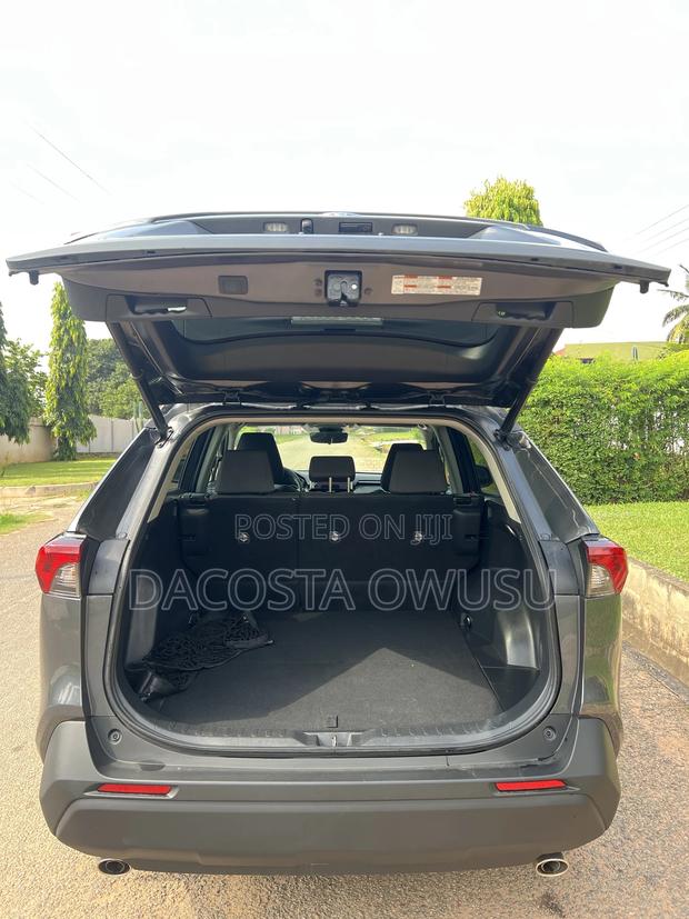 Toyota RAV4 XLE AWD 2023 Gray