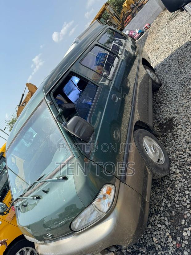 Hyundai H-100 2004 Green photo 4