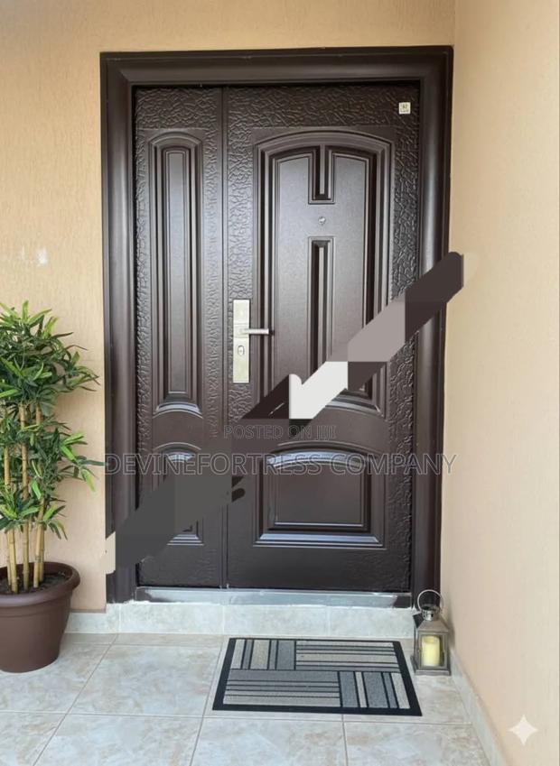 High Quality Polish Black Laminated Door 1+1⁄2