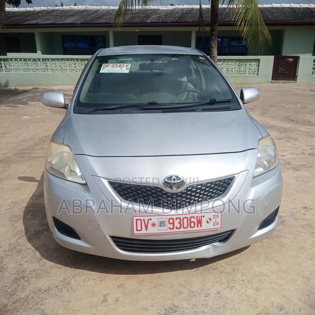 Toyota Belta 2010 Silver