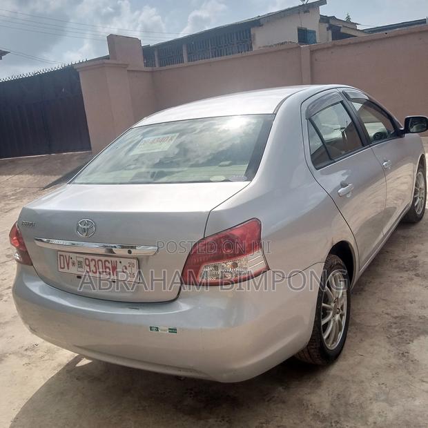 Toyota Belta 2010 Silver
