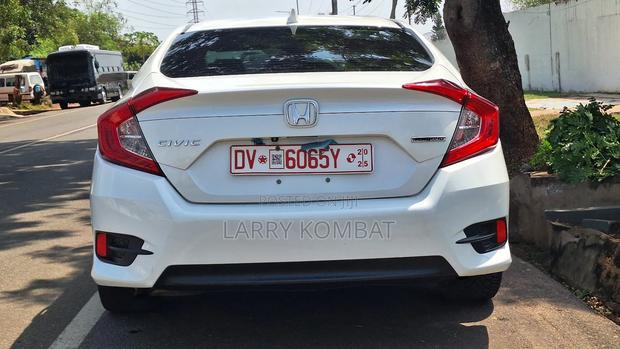 Honda Civic Touring 4dr Sedan (1.5L 4cyl) 2017 White