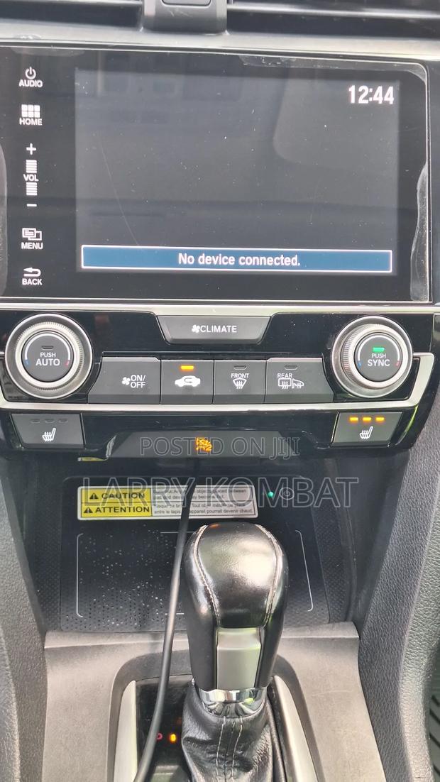 Honda Civic Touring 4dr Sedan (1.5L 4cyl) 2017 White