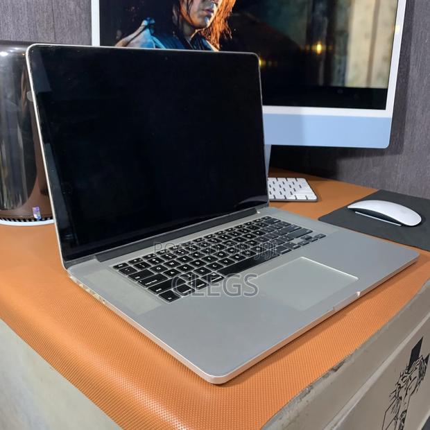 Laptop Apple MacBook Pro 2015 16GB Intel Core I7 SSD 500GB
