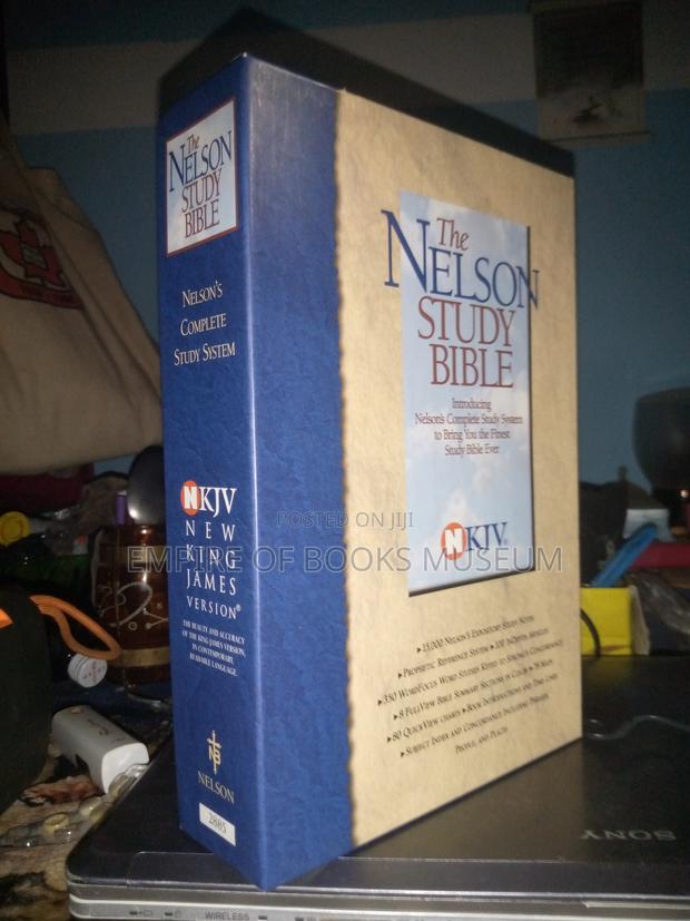 The Nelson Study Bible NKJV (Genuine Leather) · Photo 4