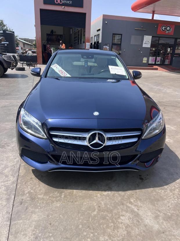 Mercedes-Benz C300 Luxury 4matic Sedan AWD (2.0L 4cyl 7A) 2017 Blue · Photo 3