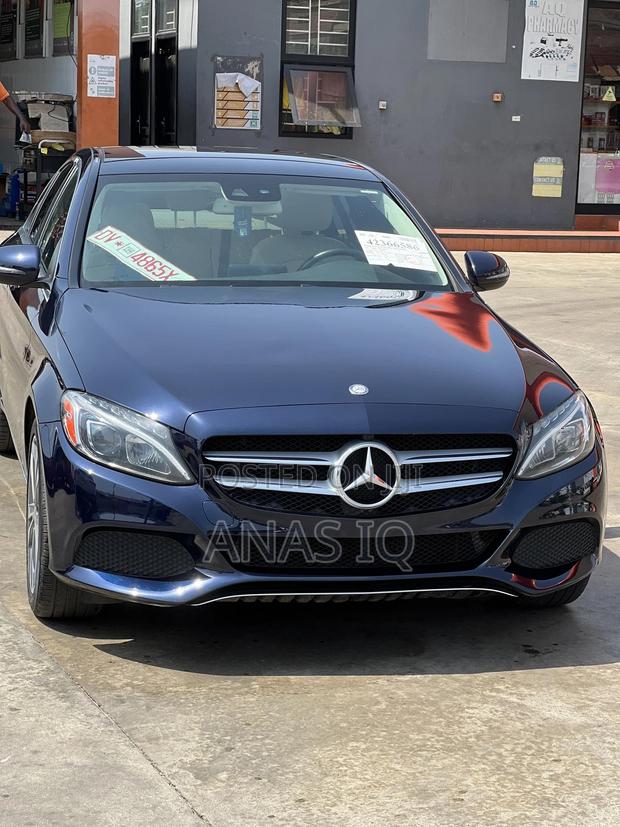 Mercedes-Benz C300 Luxury 4matic Sedan AWD (2.0L 4cyl 7A) 2017 Blue · Photo 2