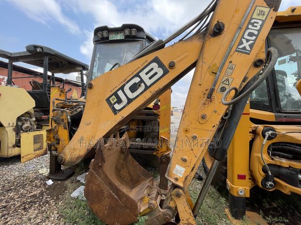JCB Backhoe Loader for Sale · Photo 2