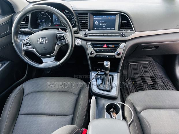 Hyundai Elantra SEL 2018 Gray