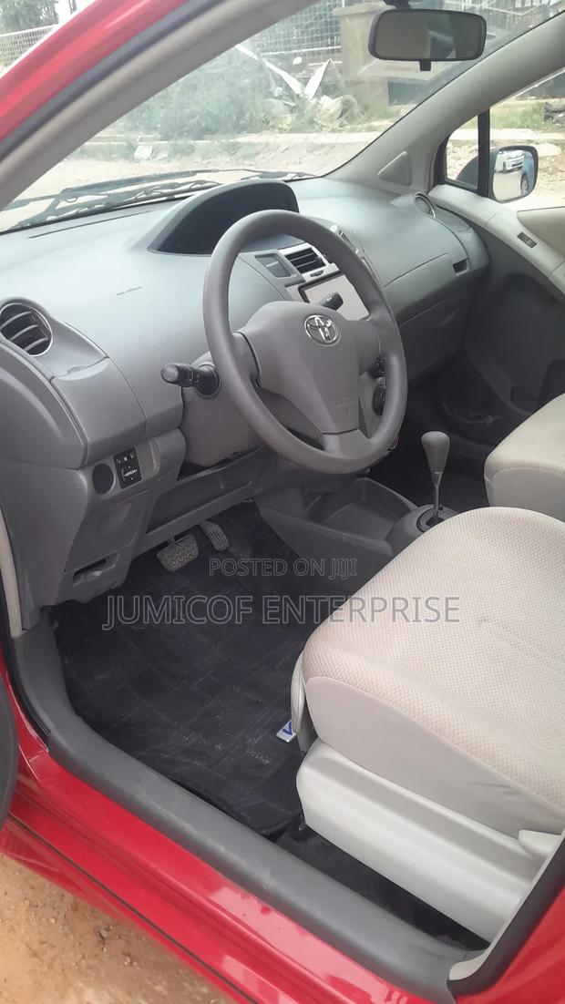 Toyota Vitz 2010 Red