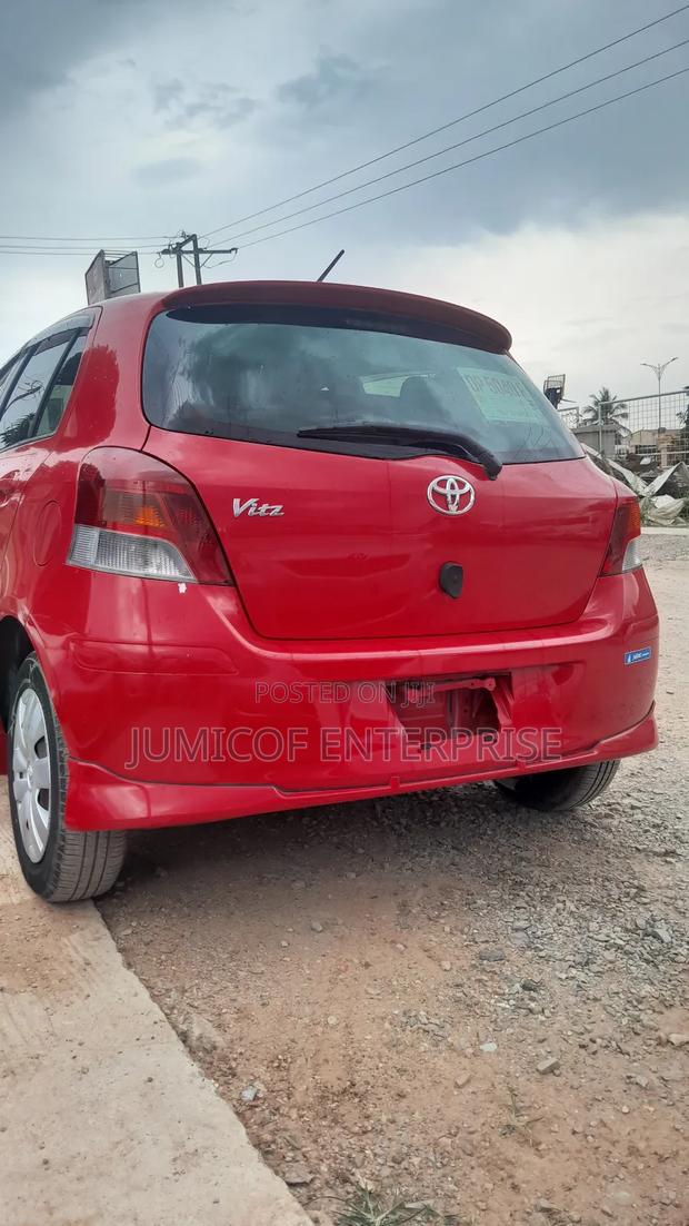 Toyota Vitz 2010 Red