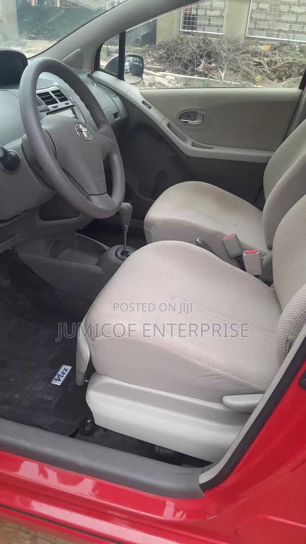 Toyota Vitz 2010 Red