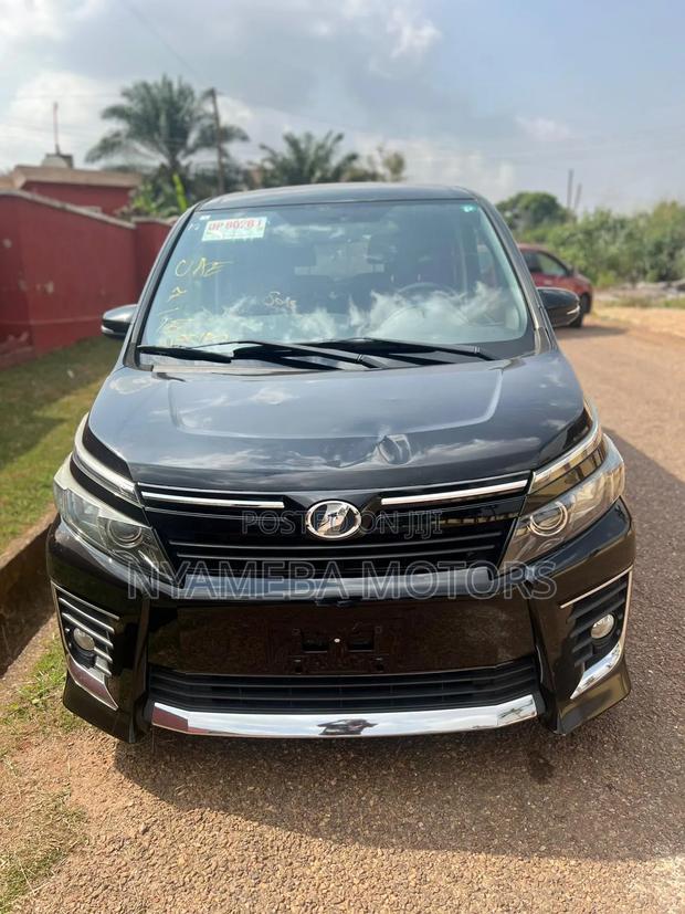 Toyota Voxy SV Premium 2014 Black