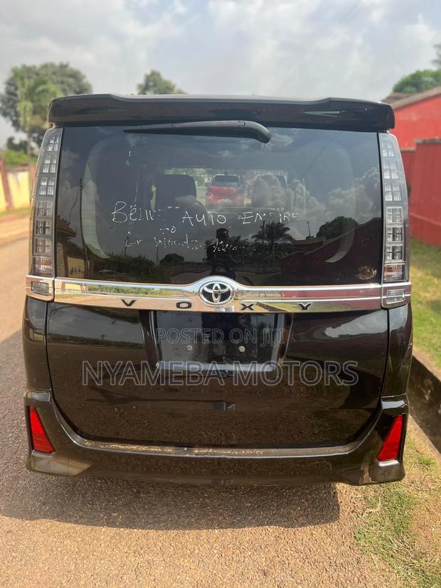 Toyota Voxy SV Premium 2014 Black