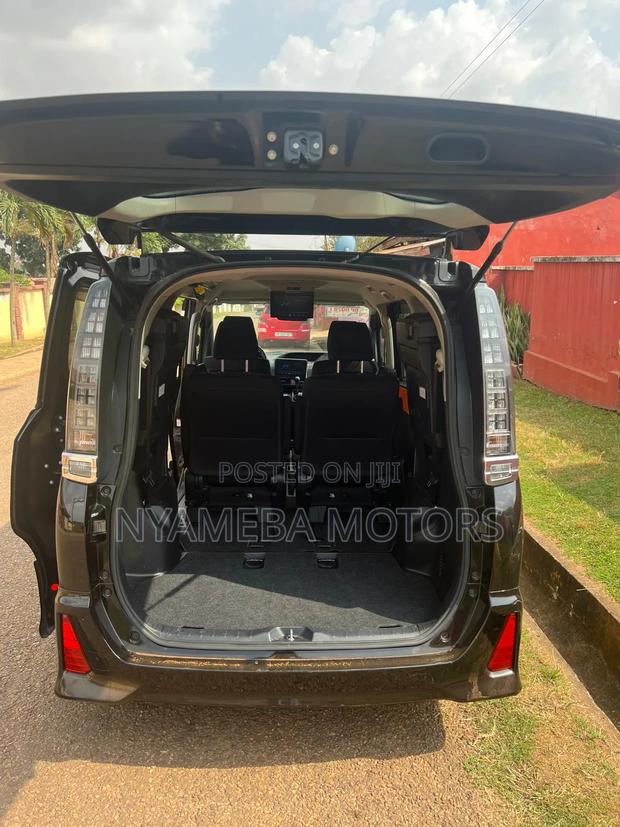 Toyota Voxy SV Premium 2014 Black