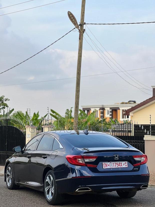 Honda Accord Touring 2018 Black photo 6