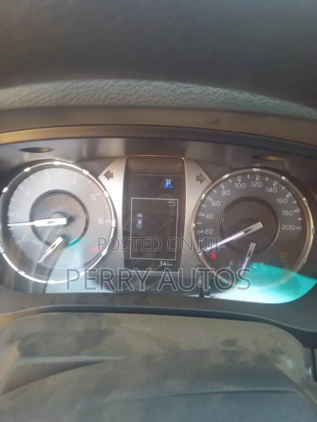 New Toyota Hilux 2023 Black photo 18