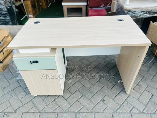Creamy Officers Table · Photo 4