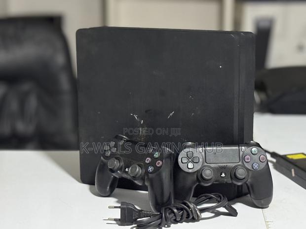 Ps4 Slim With 2 Controllers Jailbroken With Games of Ur Choice photo 3