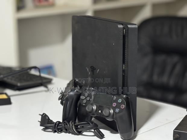 Ps4 Slim With 2 Controllers Jailbroken With Games of Ur Choice photo 5