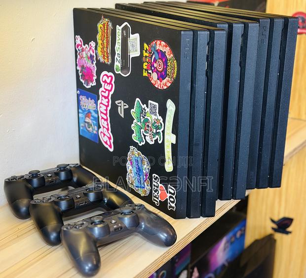Ps4 Pro + Controller