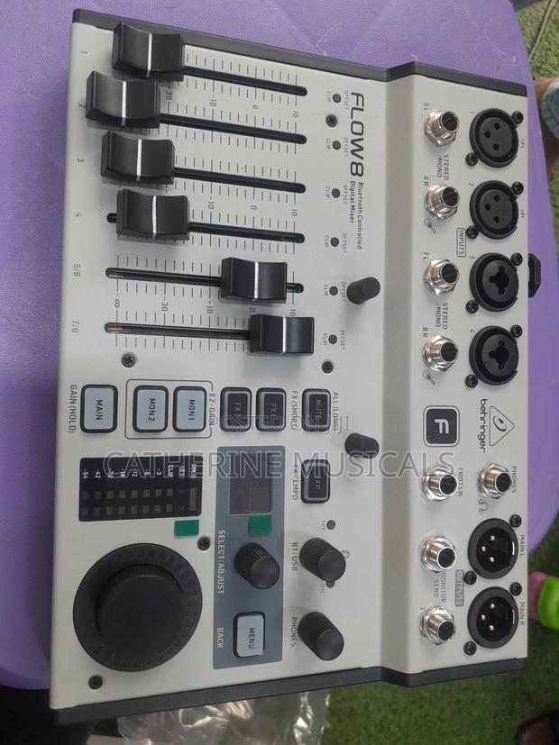 Flow 8 Digital Mixer · Photo 4