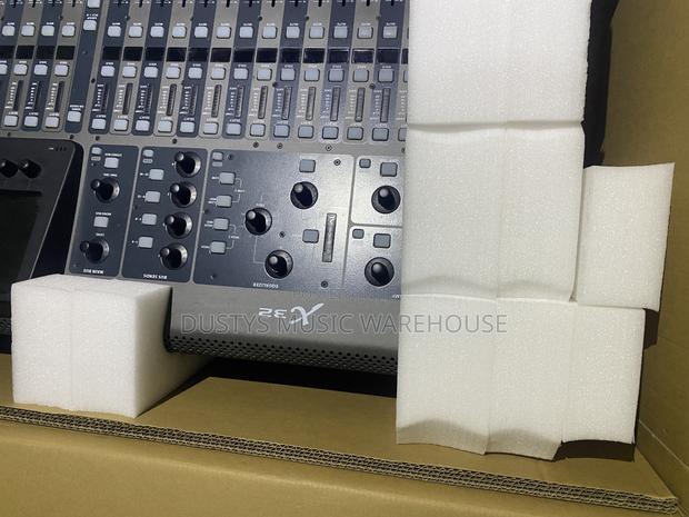 Behringer X32 Digital Mixer photo 2