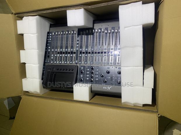 Behringer X32 Digital Mixer photo 3