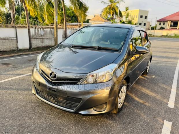 Toyota Vitz 1.3 FWD 5dr 2013 Silver