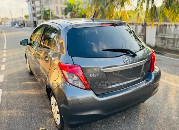 Toyota Vitz 1.3 FWD 5dr 2013 Silver