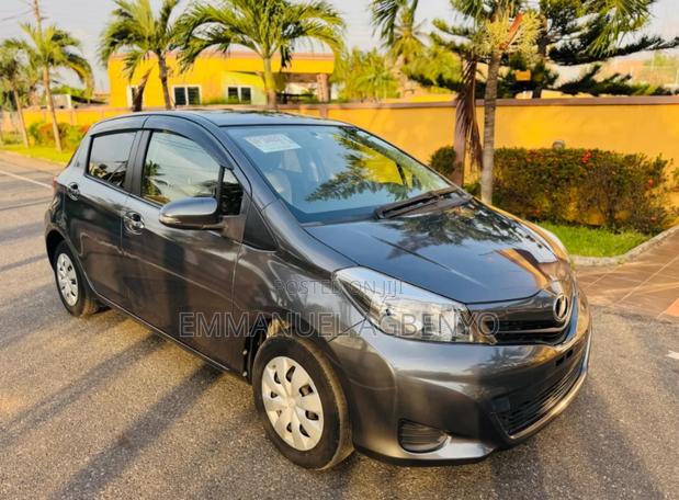 Toyota Vitz 1.3 FWD 5dr 2013 Silver