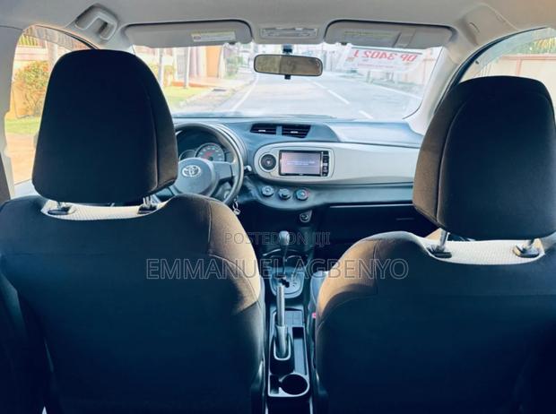 Toyota Vitz 1.3 FWD 5dr 2013 Silver