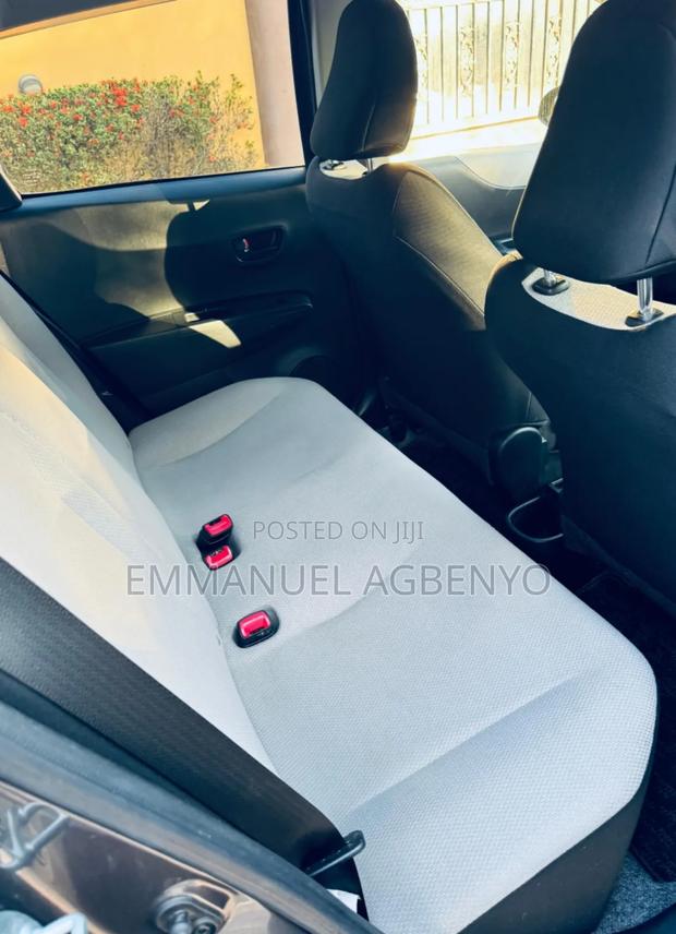 Toyota Vitz 1.3 FWD 5dr 2013 Silver