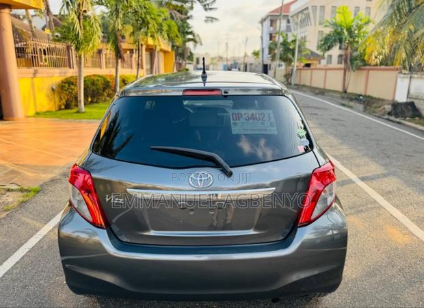 Toyota Vitz 1.3 FWD 5dr 2013 Silver