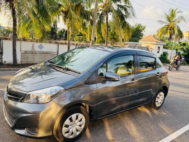 Toyota Vitz 1.3 FWD 5dr 2013 Silver