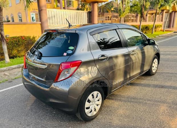 Toyota Vitz 1.3 FWD 5dr 2013 Silver