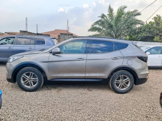 Hyundai Santa Fe SE FWD 2018 Brown