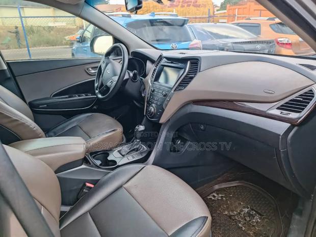 Hyundai Santa Fe SE FWD 2018 Brown