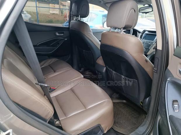 Hyundai Santa Fe SE FWD 2018 Brown