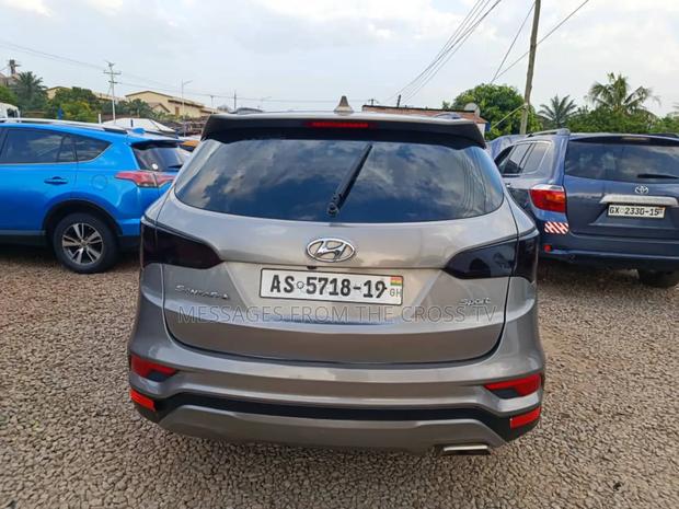 Hyundai Santa Fe SE FWD 2018 Brown