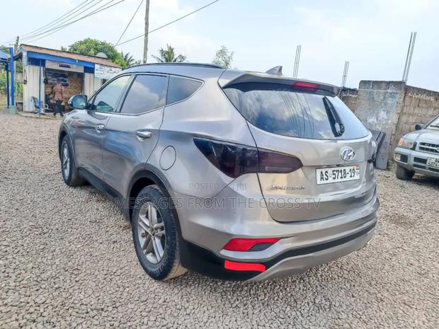 Hyundai Santa Fe SE FWD 2018 Brown