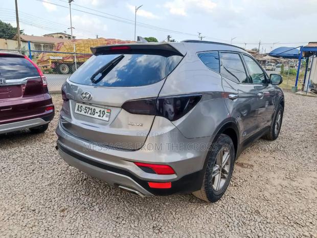 Hyundai Santa Fe SE FWD 2018 Brown