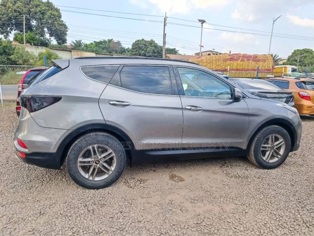Hyundai Santa Fe SE FWD 2018 Brown