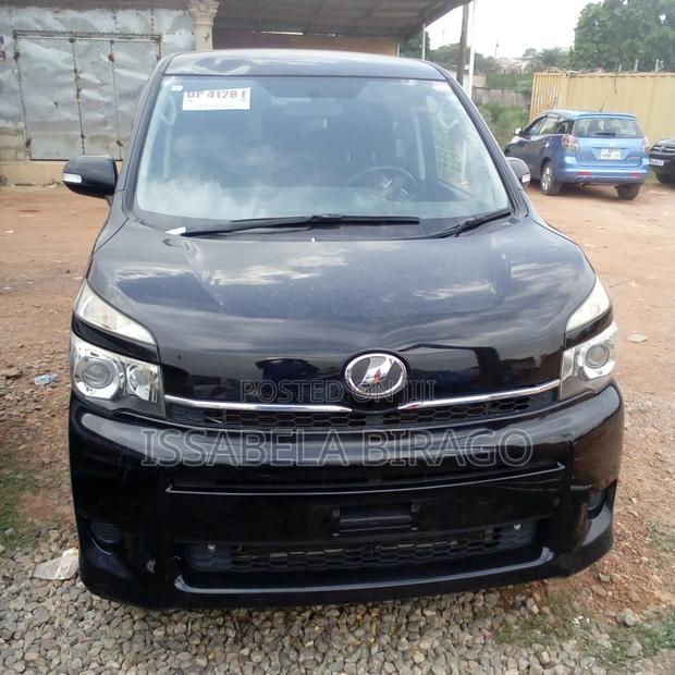 Toyota Voxy 2010 Black