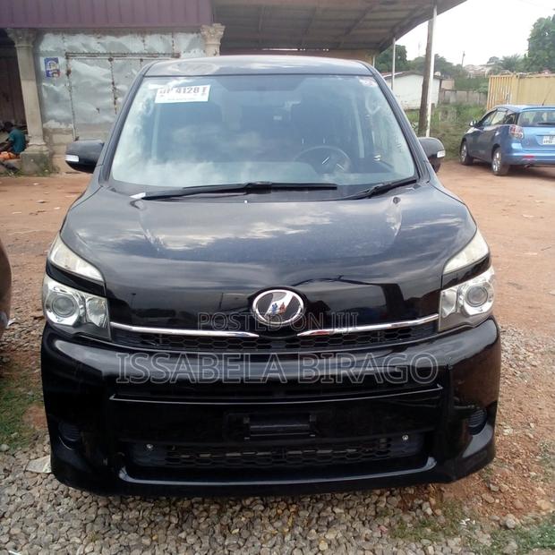 Toyota Voxy 2010 Black